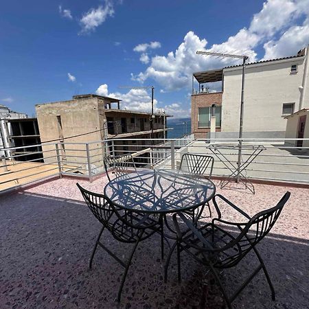 Beach Front Apartment Nea Palatia Экстерьер фото