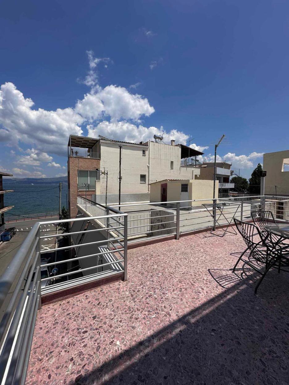 Beach Front Apartment Nea Palatia Экстерьер фото