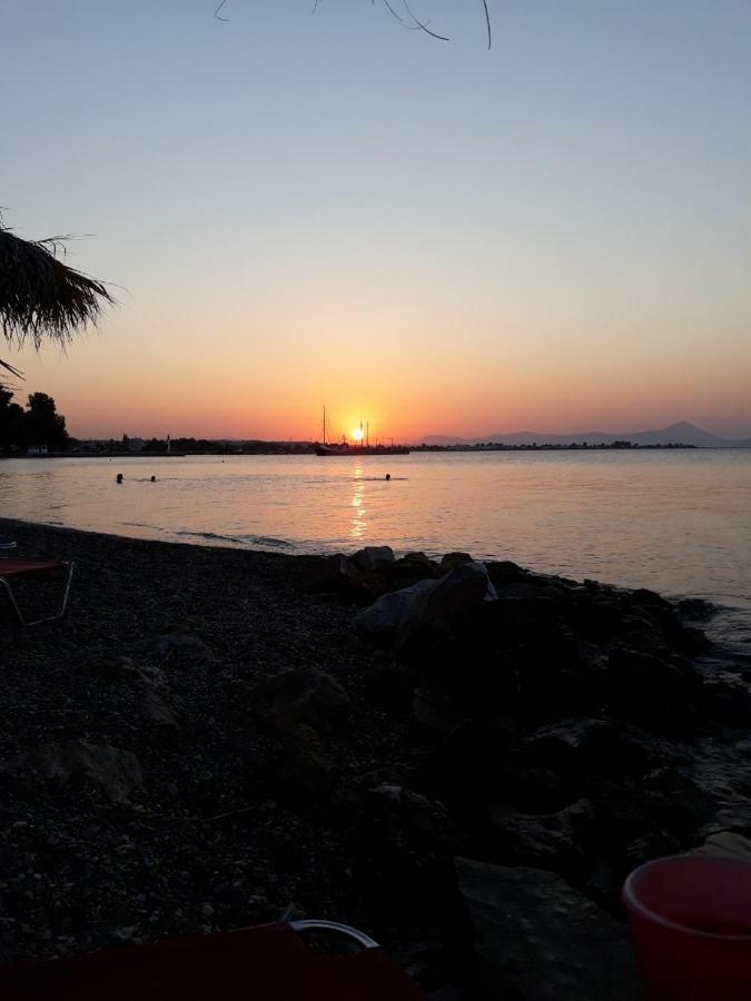 Beach Front Apartment Nea Palatia Экстерьер фото